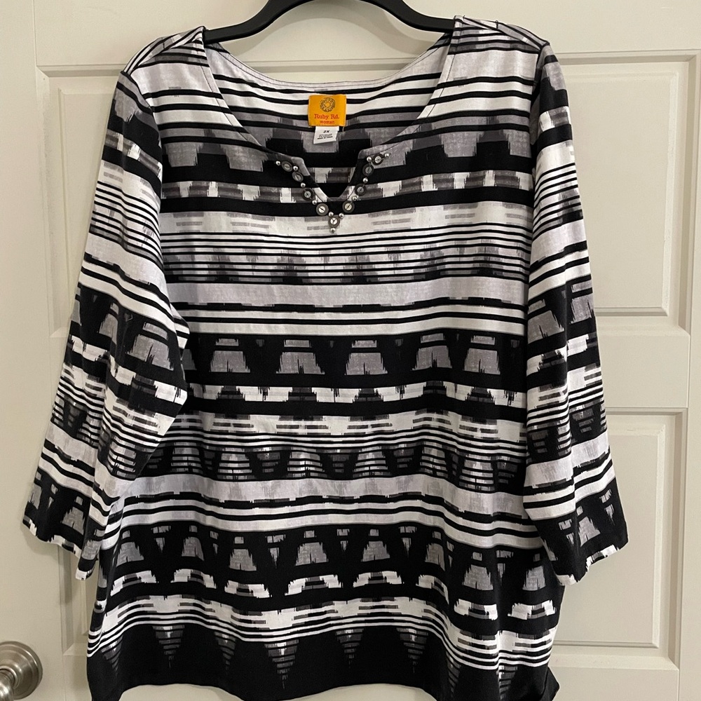 Ruby Rd. Black and White Geometric Blouse